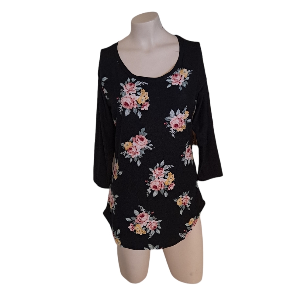 Just be black floral 3/4 sleeve soft long top, small
